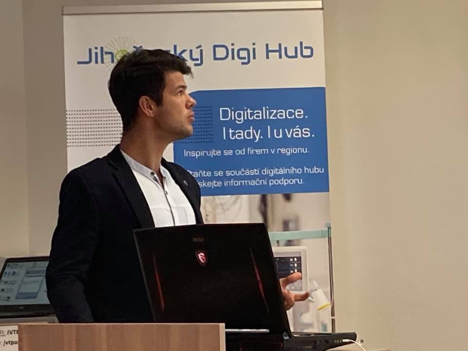 Pár snímků z naší malé AI konference v jižních Čechách pro Jihočeský Digi Hub.