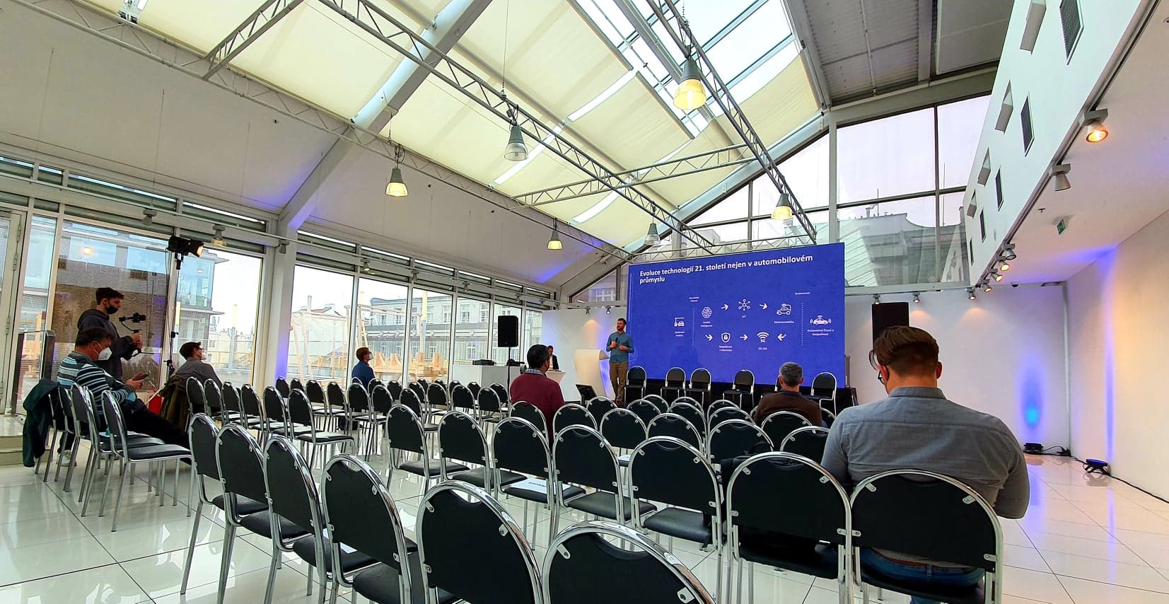 Diese Woche habe ich an einer Podiumsdiskussion auf der Future of Mobility-Konferenz teilgenommen🚗…