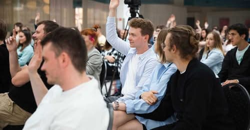 📣 Jsou AI a Gen Z jen další buzzwords, nebo už se bez nich žádná značka neobejde? 📣