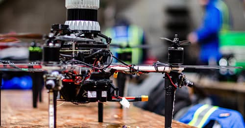 Heute gibt es in den Hospodářské noviny eine große Beilage über künstliche Intelligenz. Und wieder schreiben sie über unser Projekt Digitální Filosof!