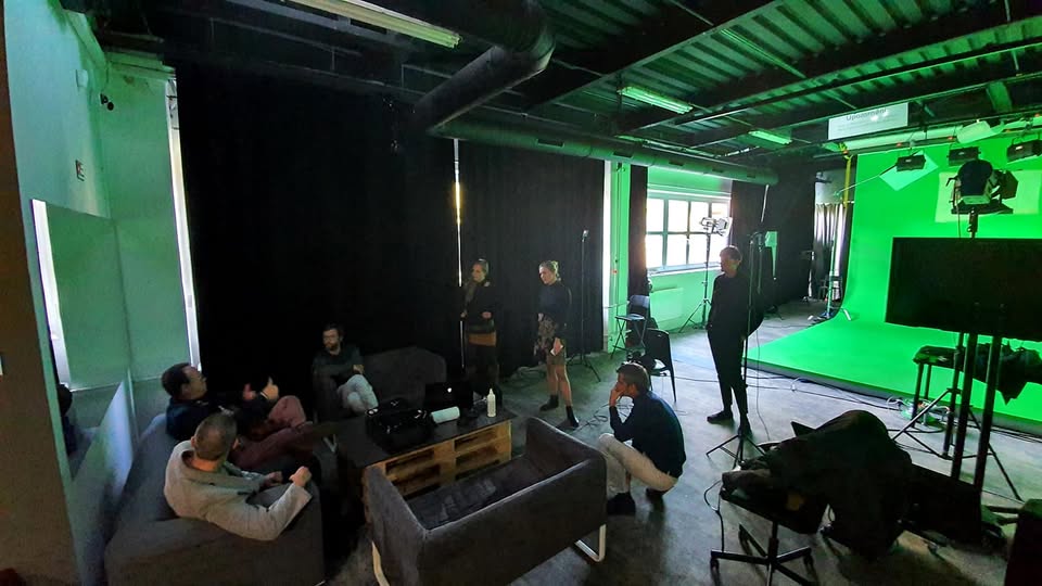 Every day something happens. Today we are putting together a magnificent audiovisual project driven by AI...