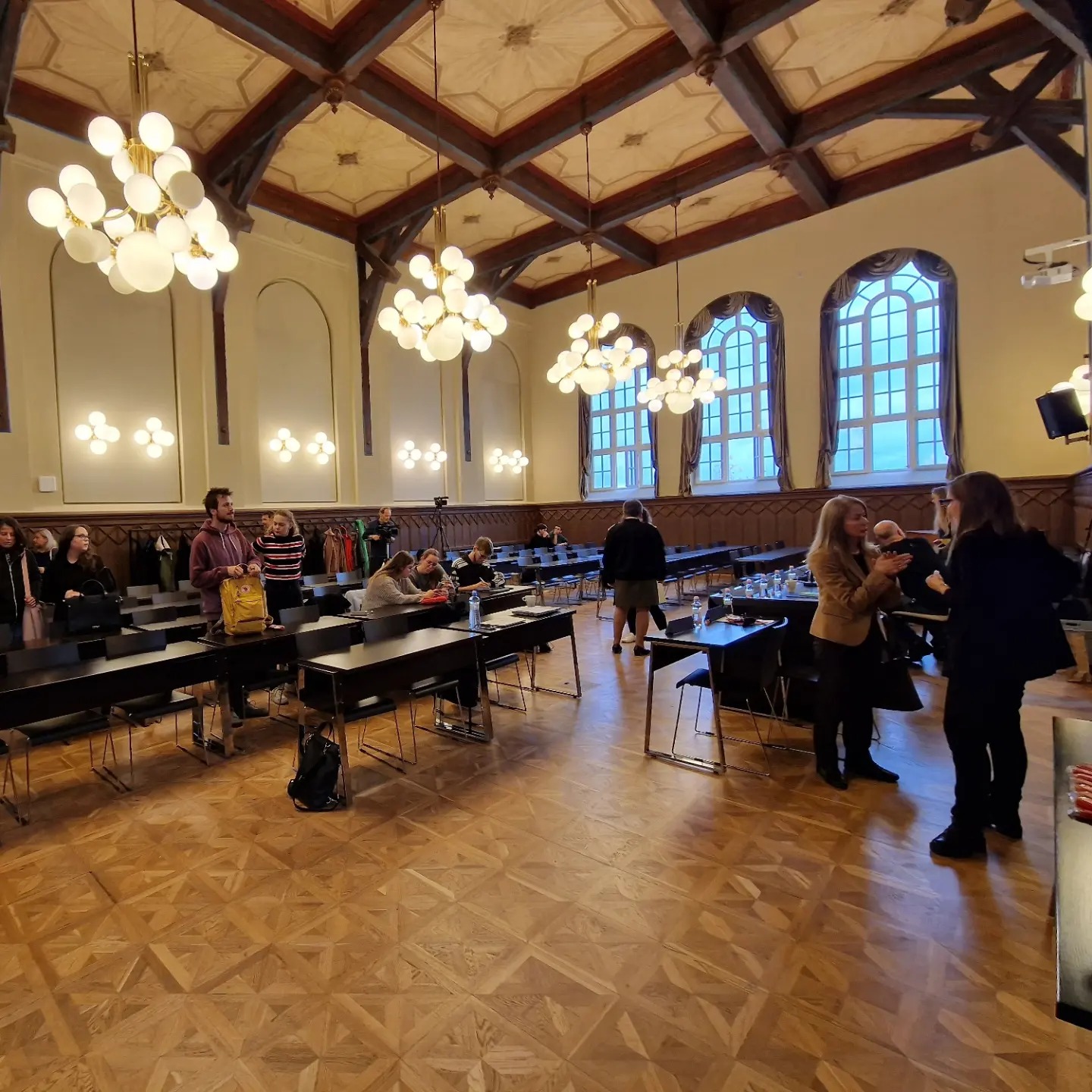 🌟🎤 Was für eine wunderbare Woche voller Vorträge und Konferenzen! Jeder Tag ist eine neue Herausforderung und nun…